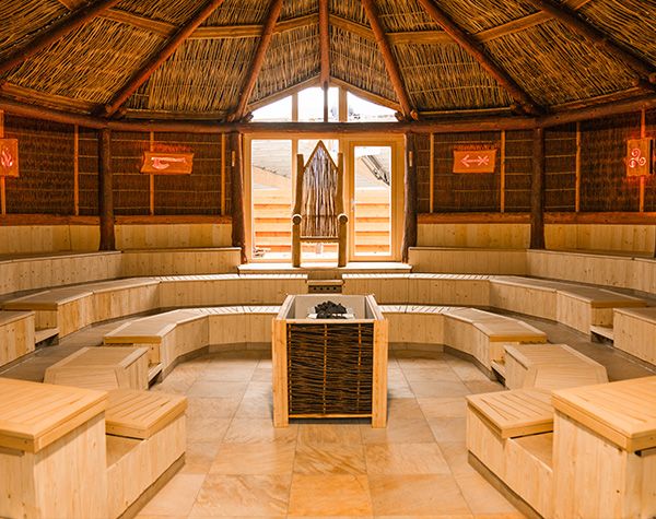 Innenansicht der Sauna Keltenthron in der Therme Euskirchen