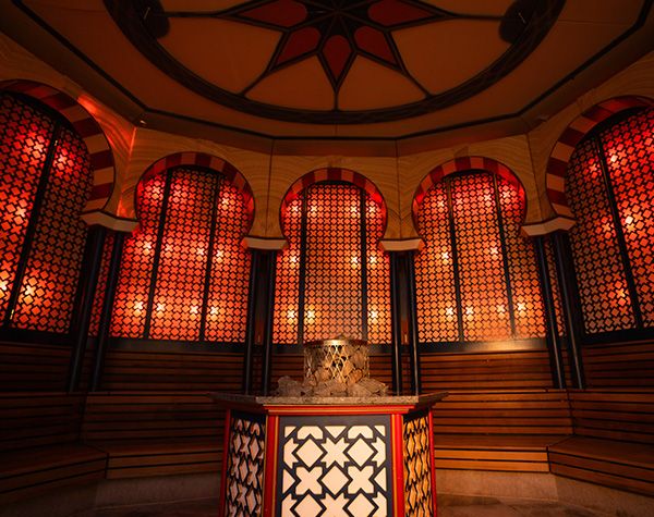 Innenansicht der Sauna Alhambra in der Therme Euskirchen