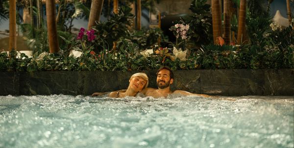 Frau und Mann im Whirlpool   