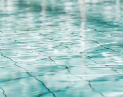 Blaues Wasser