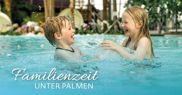 Zwei Kinder im Pool, Aufschrift "Sommerzeit ist Familienzeit"
