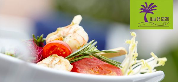 Salad with fried shrimps